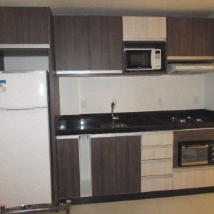 Apto Mobiliado com 50m², 1 dormitório, 1 vaga, no bairro Lourdes em Caxias do Sul para Alugar