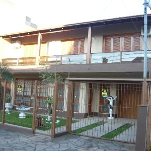 Casa com 599m², 4 dormitórios, 4 vagas, no bairro Santa Catarina em Caxias do Sul para Comprar