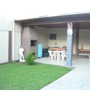 Casa com 599m², 4 dormitórios, 4 vagas, no bairro Santa Catarina em Caxias do Sul para Comprar