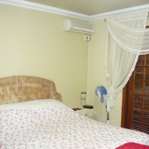 Casa com 599m², 4 dormitórios, 4 vagas, no bairro Santa Catarina em Caxias do Sul para Comprar