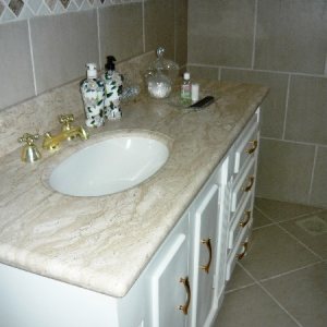 Casa com 404m², 4 dormitórios, 2 vagas, no bairro Universitário em Caxias do Sul para Comprar