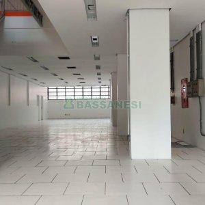 Loja com 700m², no bairro Centro em Caxias do Sul para Alugar