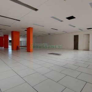 Loja com 700m², no bairro Centro em Caxias do Sul para Alugar