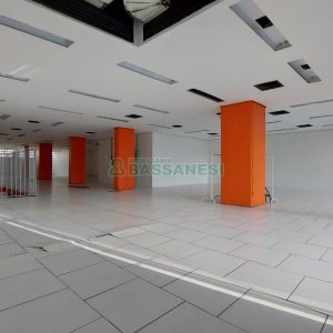 Loja com 700m², no bairro Centro em Caxias do Sul para Alugar