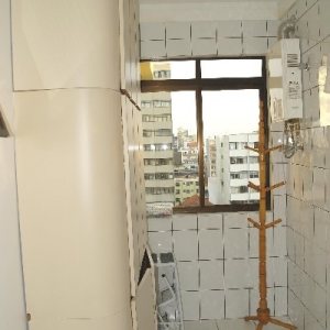 Apto Mobiliado com 102m², 2 dormitórios, 1 vaga, no bairro Centro em Caxias do Sul para Comprar