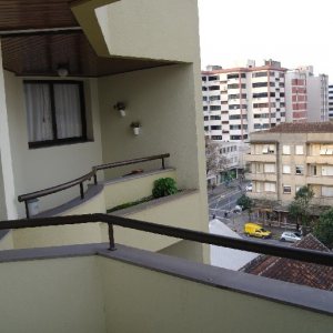 Apto Mobiliado com 102m², 2 dormitórios, 1 vaga, no bairro Centro em Caxias do Sul para Comprar