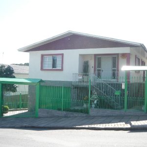 Casa com 234m², 3 dormitórios, 3 vagas, no bairro Serrano em Caxias do Sul para Comprar