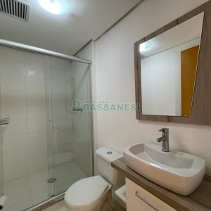 Apartamento com 60m², 2 dormitórios, 2 vagas, no bairro São Pelegrino em Caxias do Sul para Alugar