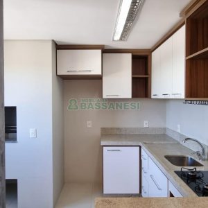 Apto Mobiliado com 61m², 2 dormitórios, 1 vaga, no bairro Vinhedos em Caxias do Sul para Comprar