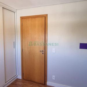 Apto Mobiliado com 61m², 2 dormitórios, 1 vaga, no bairro Vinhedos em Caxias do Sul para Comprar