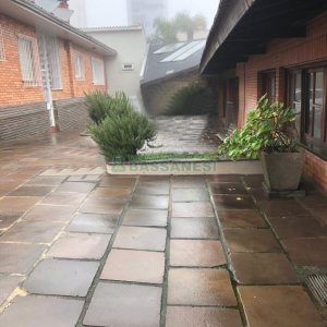 Casa com 445m², 5 dormitórios, no bairro Lourdes em Caxias do Sul para Alugar