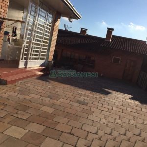 Casa com 445m², 5 dormitórios, no bairro Lourdes em Caxias do Sul para Alugar