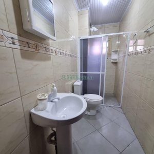 Casa com 80m², 3 dormitórios, 1 vaga, no bairro Universitário em Caxias do Sul para Alugar