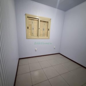 Casa com 80m², 3 dormitórios, 1 vaga, no bairro Universitário em Caxias do Sul para Alugar