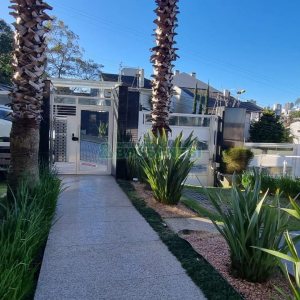 Apartamento com 160m², 3 dormitórios, 2 vagas, no bairro São Leopoldo em Caxias do Sul para Comprar