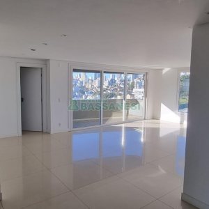 Apartamento com 160m², 3 dormitórios, 2 vagas, no bairro São Leopoldo em Caxias do Sul para Comprar