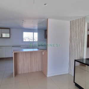 Apartamento com 160m², 3 dormitórios, 2 vagas, no bairro São Leopoldo em Caxias do Sul para Comprar
