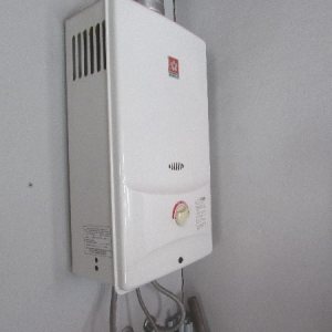 Casa Comercial com 130m², 3 dormitórios, 1 vaga, no bairro Esplanada em Caxias do Sul para Alugar