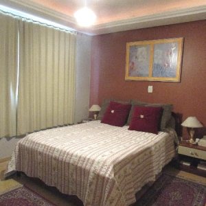 Casa Comercial com 130m², 3 dormitórios, 1 vaga, no bairro Esplanada em Caxias do Sul para Alugar