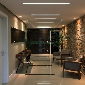 Apartamento com 243m², 2 dormitórios, 2 vagas, no bairro Vila Horn em Caxias do Sul para Comprar