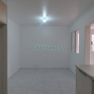 Apartamento com 84m², 2 dormitórios, 2 vagas, no bairro Madureira em Caxias do Sul para Alugar