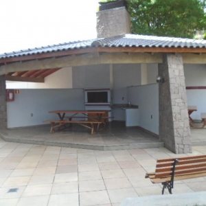 Apartamento com 205m², 3 dormitórios, 2 vagas, no bairro Centro em Caxias do Sul para Alugar