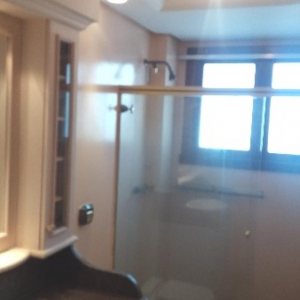 Apartamento com 205m², 3 dormitórios, 2 vagas, no bairro Centro em Caxias do Sul para Alugar