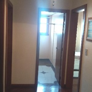 Apartamento com 205m², 3 dormitórios, 2 vagas, no bairro Centro em Caxias do Sul para Alugar