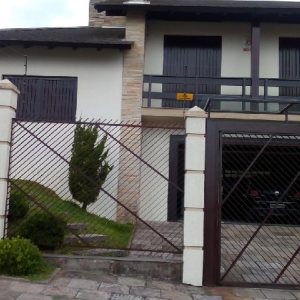 Casa com 220m², 3 dormitórios, 2 vagas, no bairro São Luiz em Caxias do Sul para Comprar