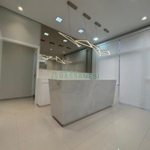 Sala com 270m², 4 vagas, no bairro Panazzolo em Caxias do Sul para Alugar ou Comprar