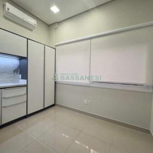 Sala com 270m², 4 vagas, no bairro Panazzolo em Caxias do Sul para Alugar ou Comprar