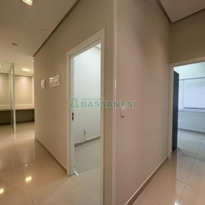 Sala com 270m², 4 vagas, no bairro Panazzolo em Caxias do Sul para Alugar ou Comprar