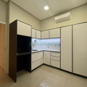 Sala com 270m², 4 vagas, no bairro Panazzolo em Caxias do Sul para Alugar ou Comprar
