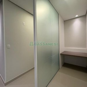 Sala com 270m², 4 vagas, no bairro Panazzolo em Caxias do Sul para Alugar ou Comprar