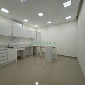 Sala com 270m², 4 vagas, no bairro Panazzolo em Caxias do Sul para Alugar ou Comprar