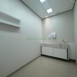 Sala com 270m², 4 vagas, no bairro Panazzolo em Caxias do Sul para Alugar ou Comprar