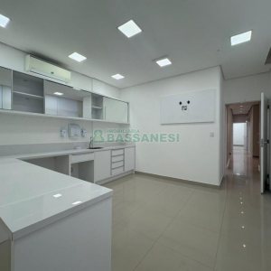 Sala com 270m², 4 vagas, no bairro Panazzolo em Caxias do Sul para Alugar ou Comprar