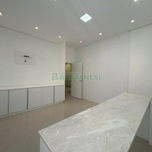 Sala com 270m², 4 vagas, no bairro Panazzolo em Caxias do Sul para Alugar ou Comprar