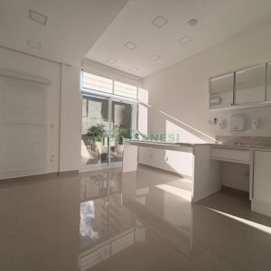 Sala com 270m², 4 vagas, no bairro Panazzolo em Caxias do Sul para Alugar ou Comprar