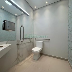 Sala com 270m², 4 vagas, no bairro Panazzolo em Caxias do Sul para Alugar ou Comprar