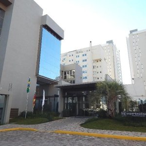 Sala com 270m², 4 vagas, no bairro Panazzolo em Caxias do Sul para Comprar