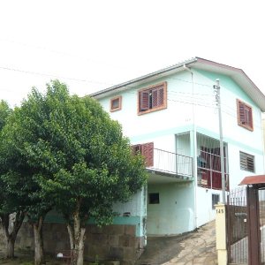 Casa com 136m², 4 dormitórios, 1 vaga, no bairro Santa Catarina em Caxias do Sul para Comprar