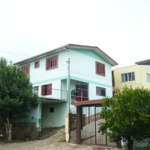 Casa com 136m², 4 dormitórios, 1 vaga, no bairro Santa Catarina em Caxias do Sul para Comprar