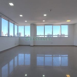 Sala com 41m², 1 vaga, no bairro Centro em Caxias do Sul para Comprar