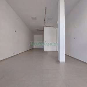 Loja com 128m², 2 vagas, no bairro São Pelegrino em Caxias do Sul para Alugar ou Comprar