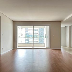 Apartamento com 113m², 3 dormitórios, 2 vagas, no bairro Madureira em Caxias do Sul para Comprar