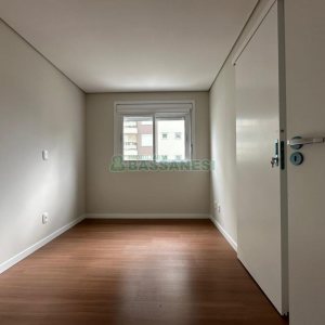 Apartamento com 113m², 3 dormitórios, 2 vagas, no bairro Madureira em Caxias do Sul para Comprar