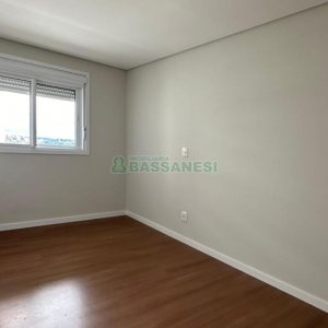 Apartamento com 113m², 3 dormitórios, 2 vagas, no bairro Madureira em Caxias do Sul para Comprar