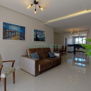 Apto Mobiliado com 163m², 3 dormitórios, 2 vagas, no bairro Cruzeiro em Caxias do Sul para Comprar