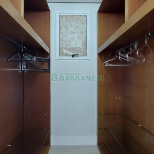 Apto Mobiliado com 163m², 3 dormitórios, 2 vagas, no bairro Cruzeiro em Caxias do Sul para Comprar